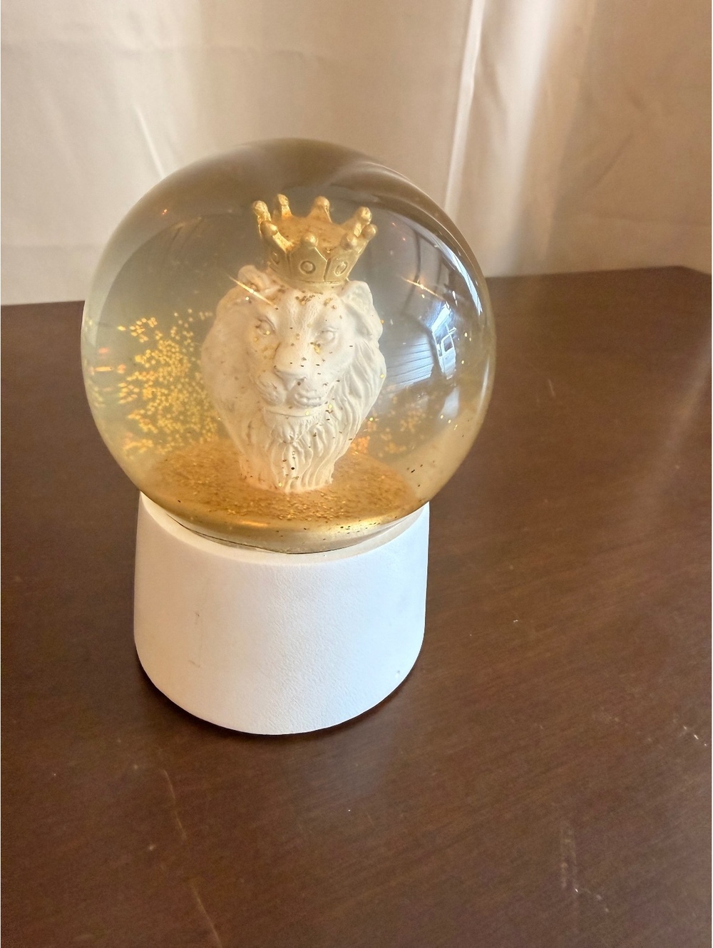 Crown Lion Gold Glitter Snow Globe – White & Gold Regal Decor Paperweight